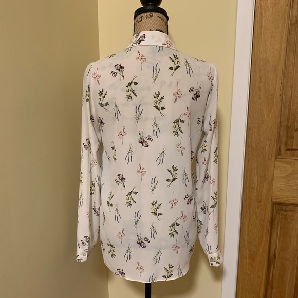 🌿Floral Button down - Picture 4 of 7